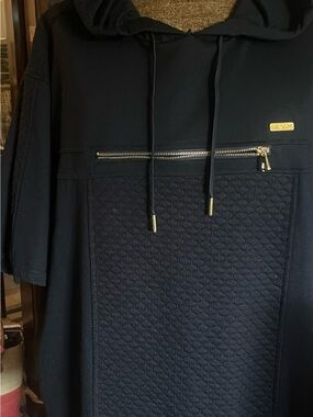 Black Quilted "Makobi" sz 3X Hoodie with Gold Zip Detail